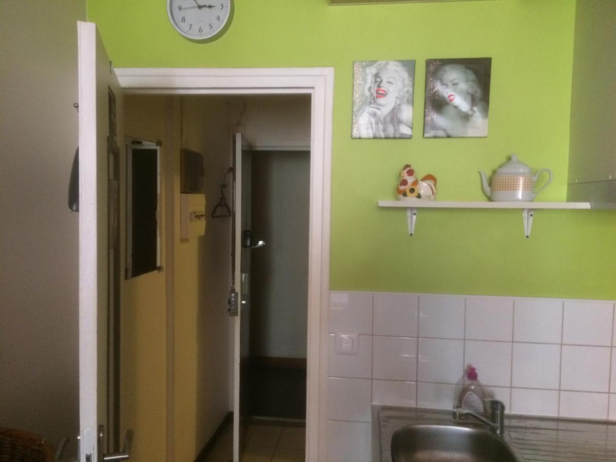 Studio Pigalle De 25 M2 - 2 Lits Simples Type Gigogne Pour 2 Personnes - Quartier Touristique De Paris - 2 Minutes De La Station Metro Pigalle ,Petit Train Vers La Butte Montmartre-Cabaret Moulin Rouge A 200 M,Cabaret Chez Michou-Restaurants-Saunas Παρίσι Εξωτερικό φωτογραφία