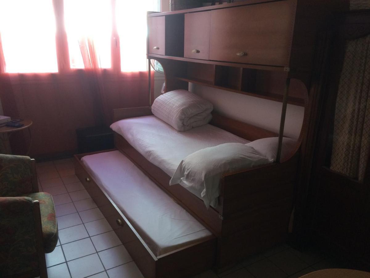 Studio Pigalle De 25 M2 - 2 Lits Simples Type Gigogne Pour 2 Personnes - Quartier Touristique De Paris - 2 Minutes De La Station Metro Pigalle ,Petit Train Vers La Butte Montmartre-Cabaret Moulin Rouge A 200 M,Cabaret Chez Michou-Restaurants-Saunas Παρίσι Εξωτερικό φωτογραφία