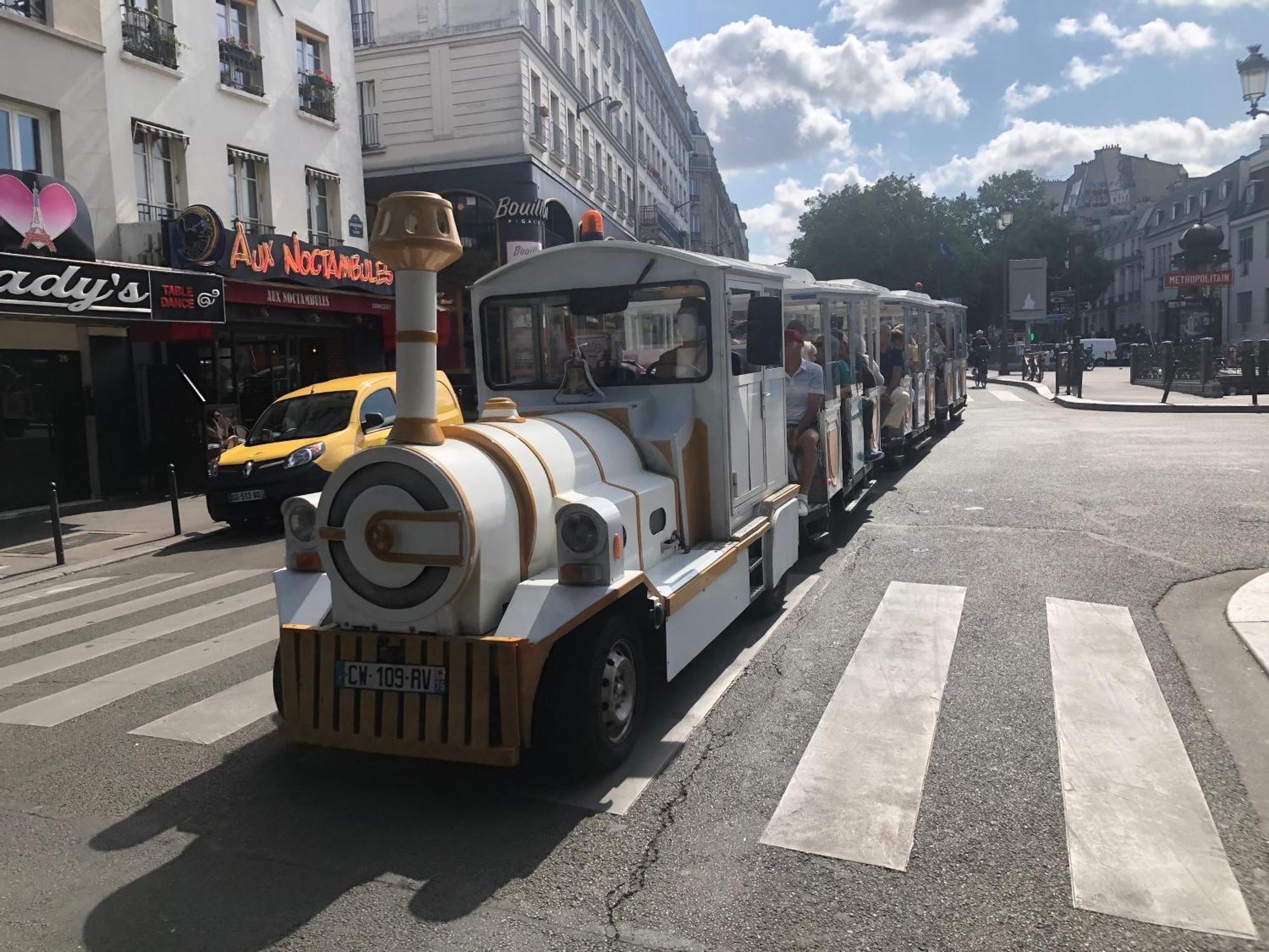 Studio Pigalle De 25 M2 - 2 Lits Simples Type Gigogne Pour 2 Personnes - Quartier Touristique De Paris - 2 Minutes De La Station Metro Pigalle ,Petit Train Vers La Butte Montmartre-Cabaret Moulin Rouge A 200 M,Cabaret Chez Michou-Restaurants-Saunas Παρίσι Εξωτερικό φωτογραφία