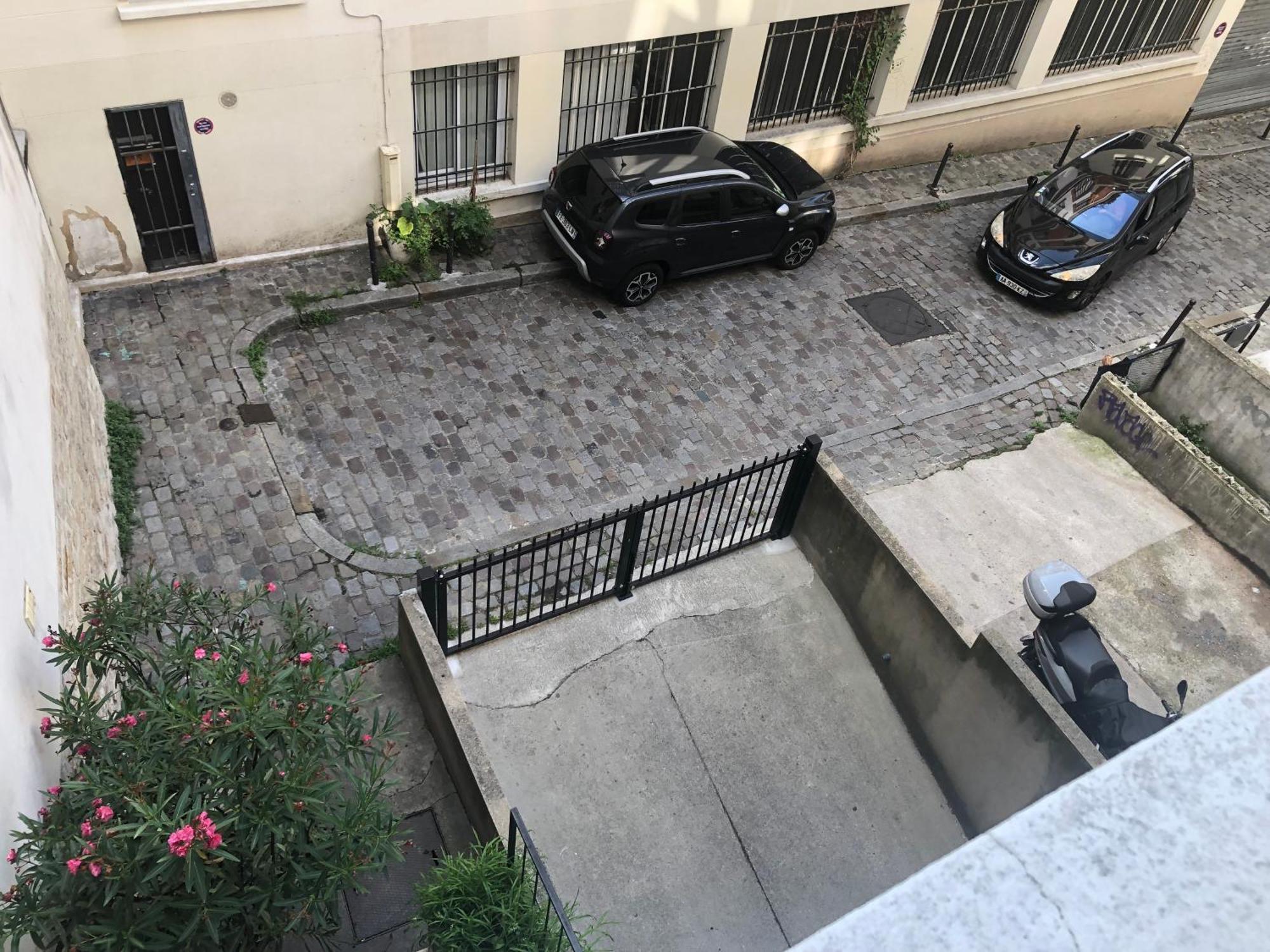 Studio Pigalle De 25 M2 - 2 Lits Simples Type Gigogne Pour 2 Personnes - Quartier Touristique De Paris - 2 Minutes De La Station Metro Pigalle ,Petit Train Vers La Butte Montmartre-Cabaret Moulin Rouge A 200 M,Cabaret Chez Michou-Restaurants-Saunas Παρίσι Εξωτερικό φωτογραφία